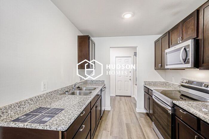 918 San Antonio St - Photo 5 of 13