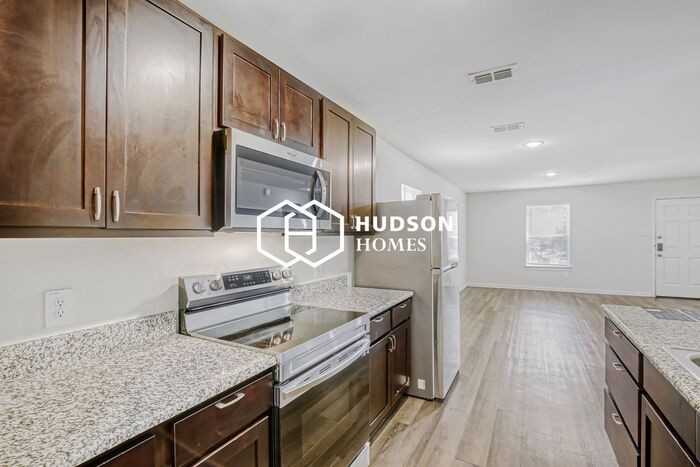 918 San Antonio St - Photo 6 of 13