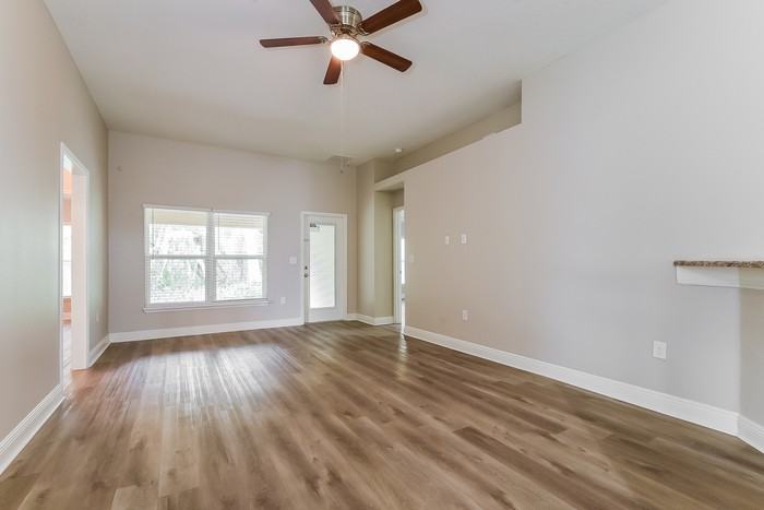 706 Chelsea Ave - Photo 4 of 15