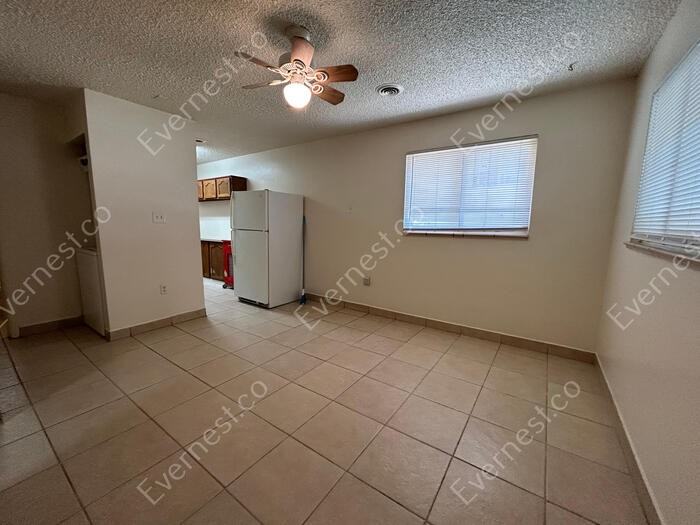 906 1/2 Carlisle St - Photo 3 of 15