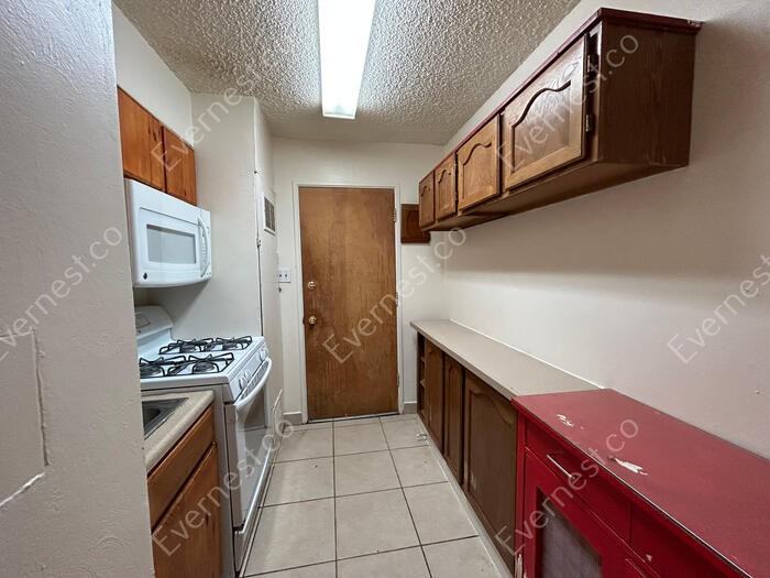 906 1/2 Carlisle St - Photo 4 of 15