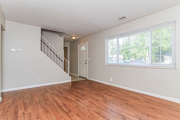 8585 Sunlight Dr - Photo 4 of 12