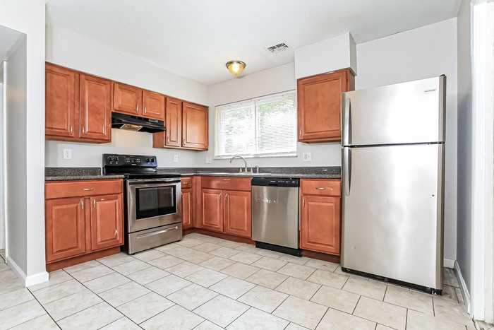 8585 Sunlight Dr - Photo 6 of 12