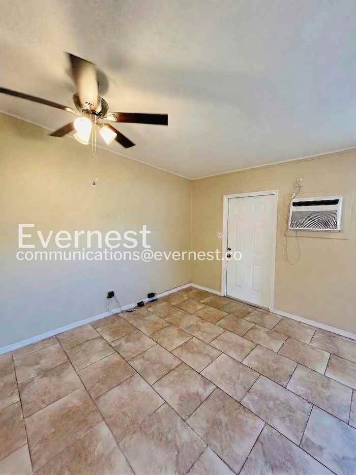 2925 N 46th St #B - Photo 3 of 23