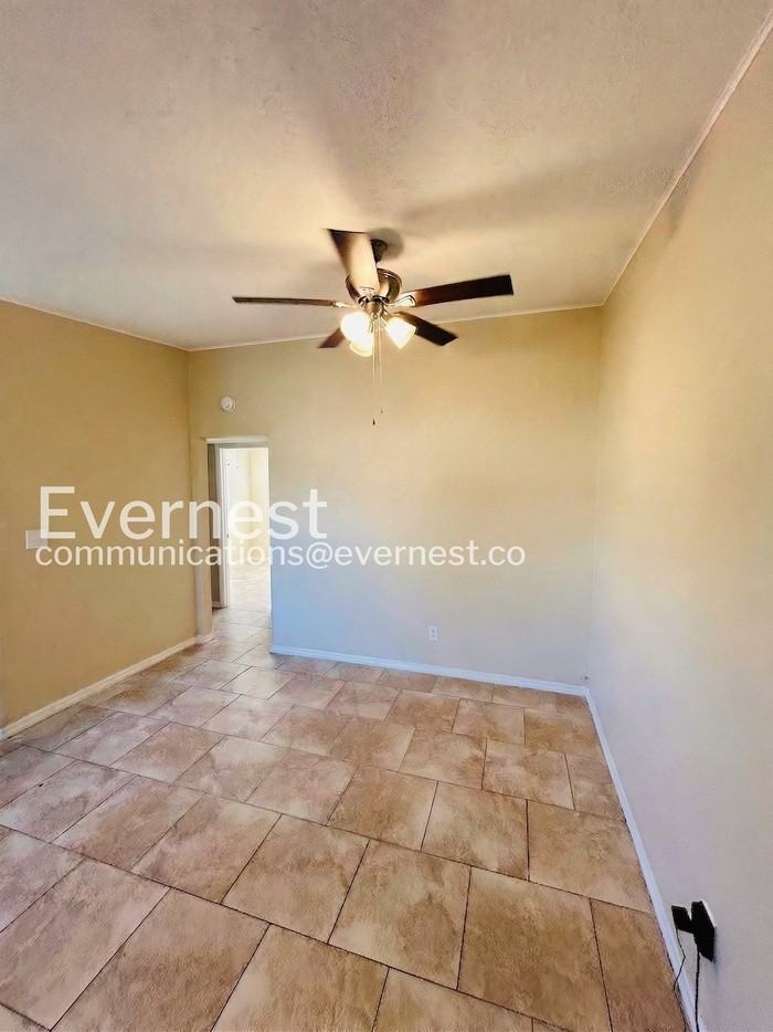 2925 N 46th St #B - Photo 5 of 23