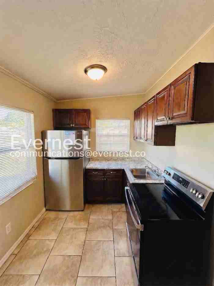 2925 N 46th St #B - Photo 6 of 23