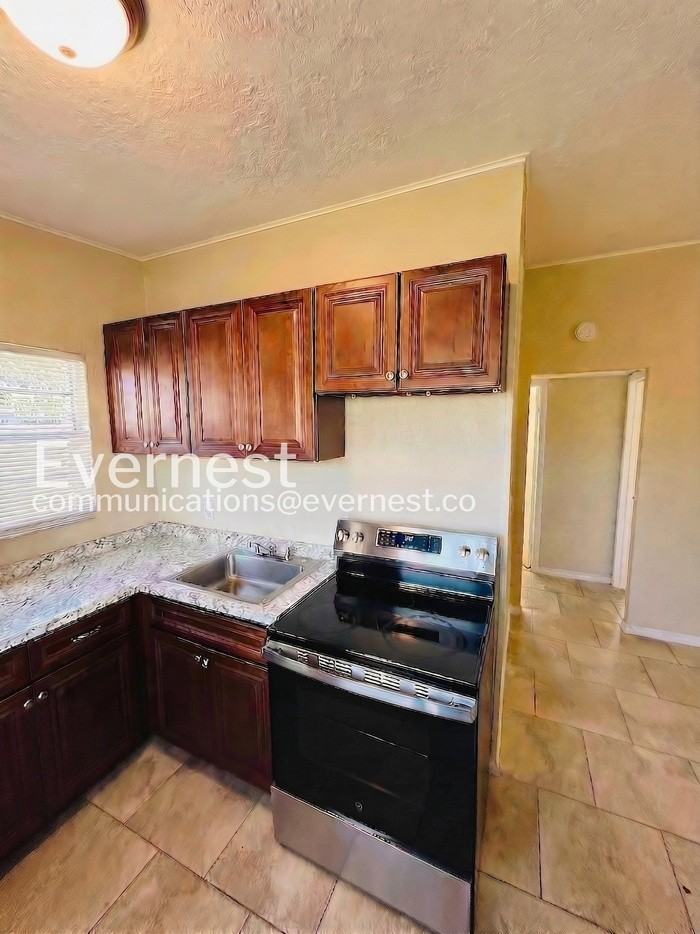 2925 N 46th St #B - Photo 7 of 23