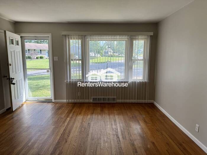 10801 Edgecliffe Dr - Photo 3 of 18