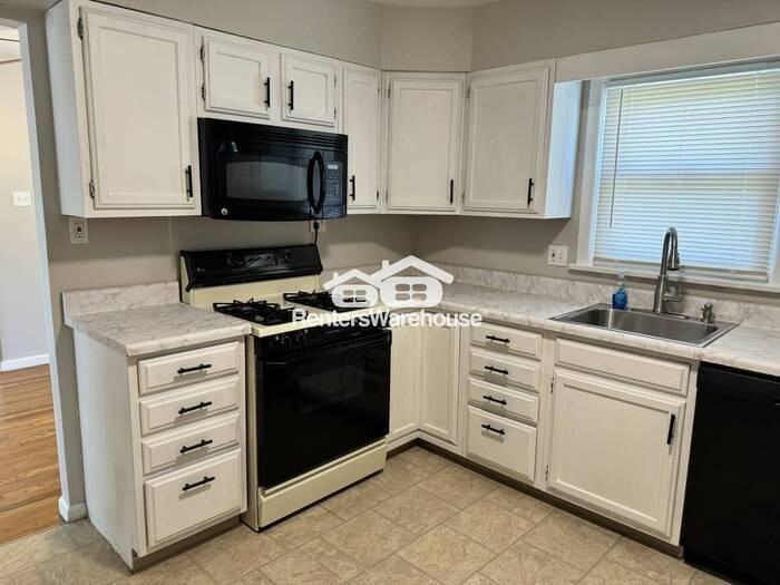 10801 Edgecliffe Dr - Photo 7 of 18