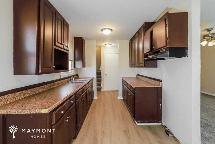 4704 Kensington Ave - Photo 3 of 16