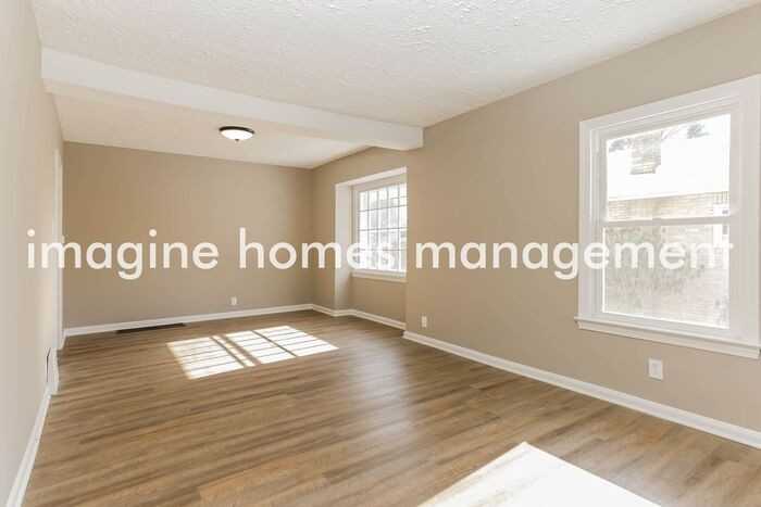 3541 Sanford Ave - Photo 5 of 21