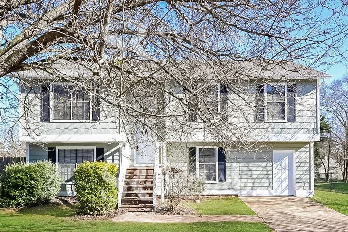 6698 Bent Creek Dr - Photo 2 of 17