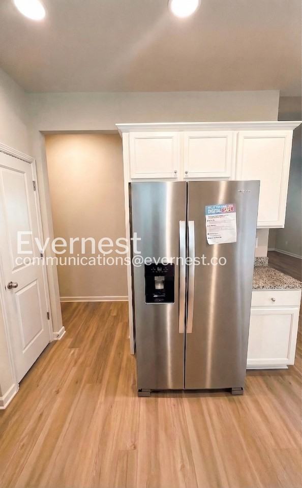 105 Culver St - Photo 3 of 26