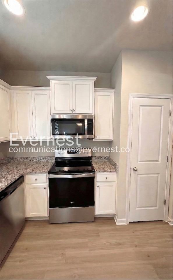 105 Culver St - Photo 4 of 26