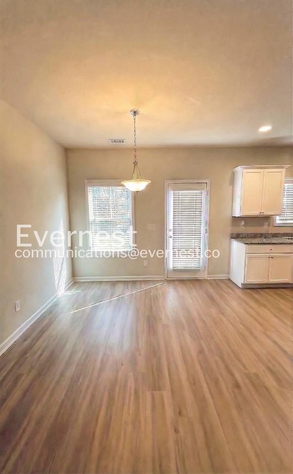 105 Culver St - Photo 5 of 26