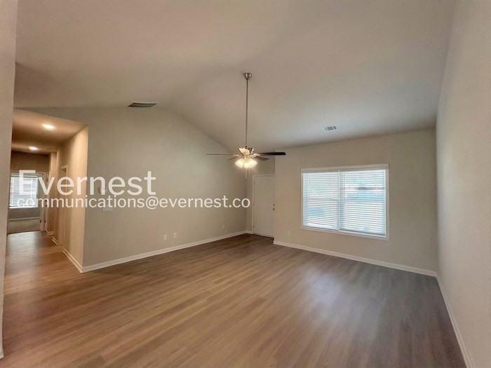 105 Culver St - Photo 7 of 26