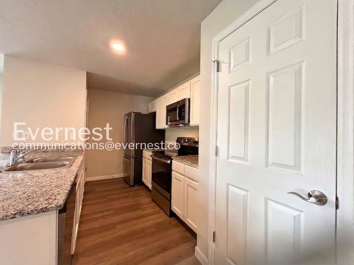 25 Raeland Ln - Photo 3 of 21