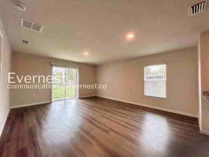 25 Raeland Ln - Photo 4 of 21