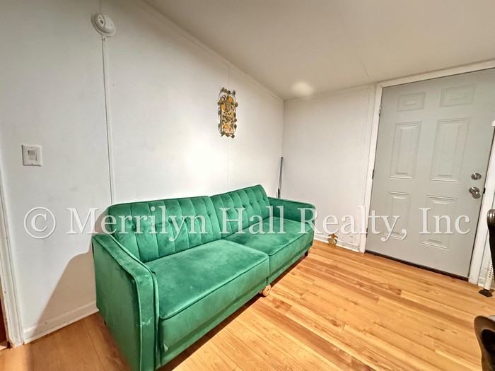 1253 Winterwood Rd - Photo 3 of 12