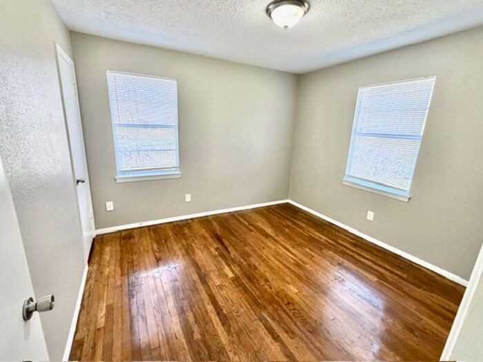 Lochinvar Dr - Photo 5 of 8