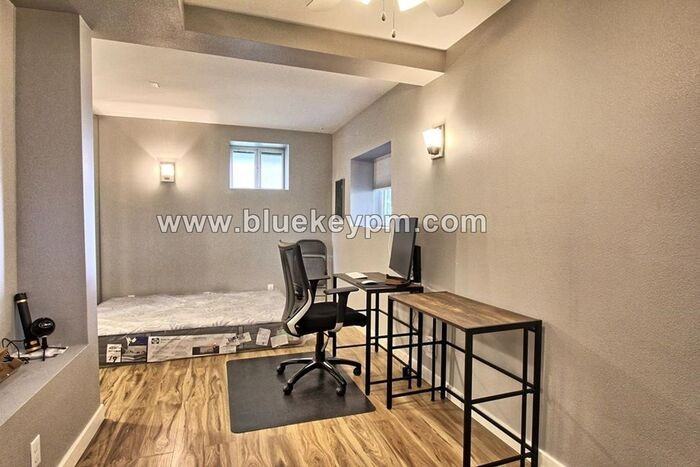 225 S Hamilton St #B - Photo 2 of 7