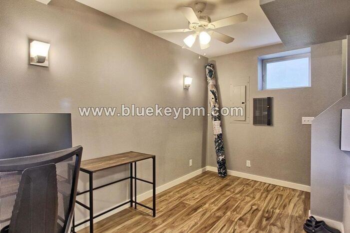 225 S Hamilton St #B - Photo 3 of 7