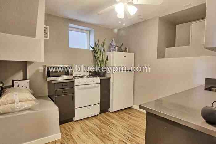 225 S Hamilton St #B - Photo 5 of 7
