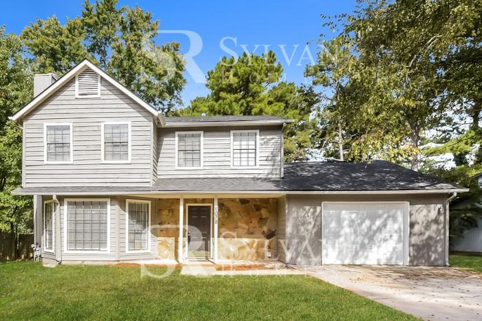 1078 Forest East Dr - Photo 3 of 16