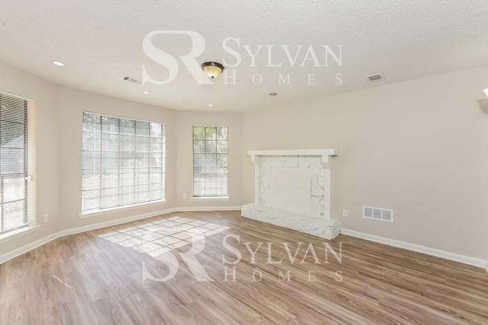 1078 Forest East Dr - Photo 4 of 16