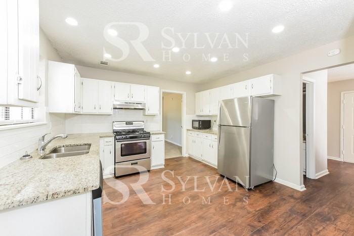 1078 Forest East Dr - Photo 7 of 16