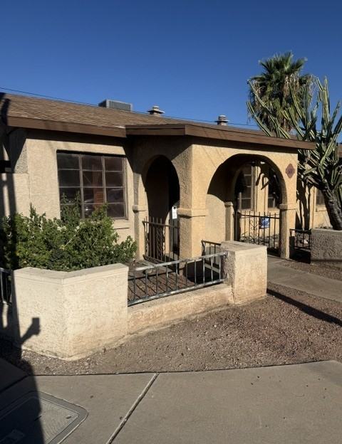 601 N Swan Rd - Photo 2 of 20