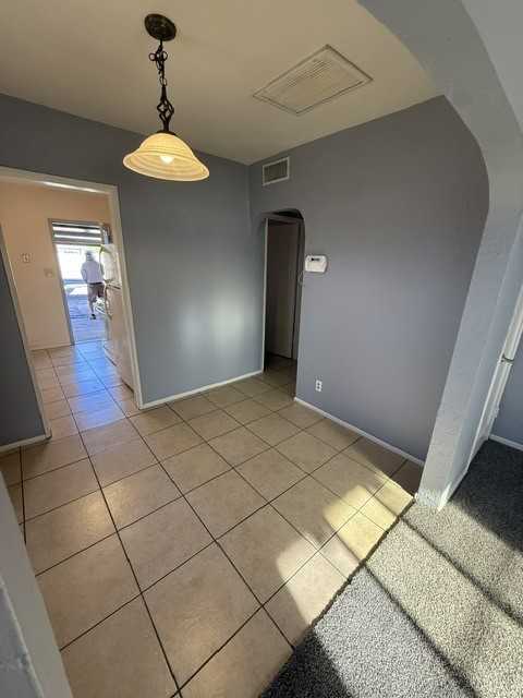 601 N Swan Rd - Photo 7 of 20