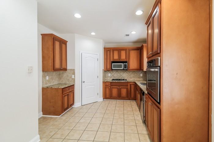 3951 Lucas Ln - Photo 5 of 15