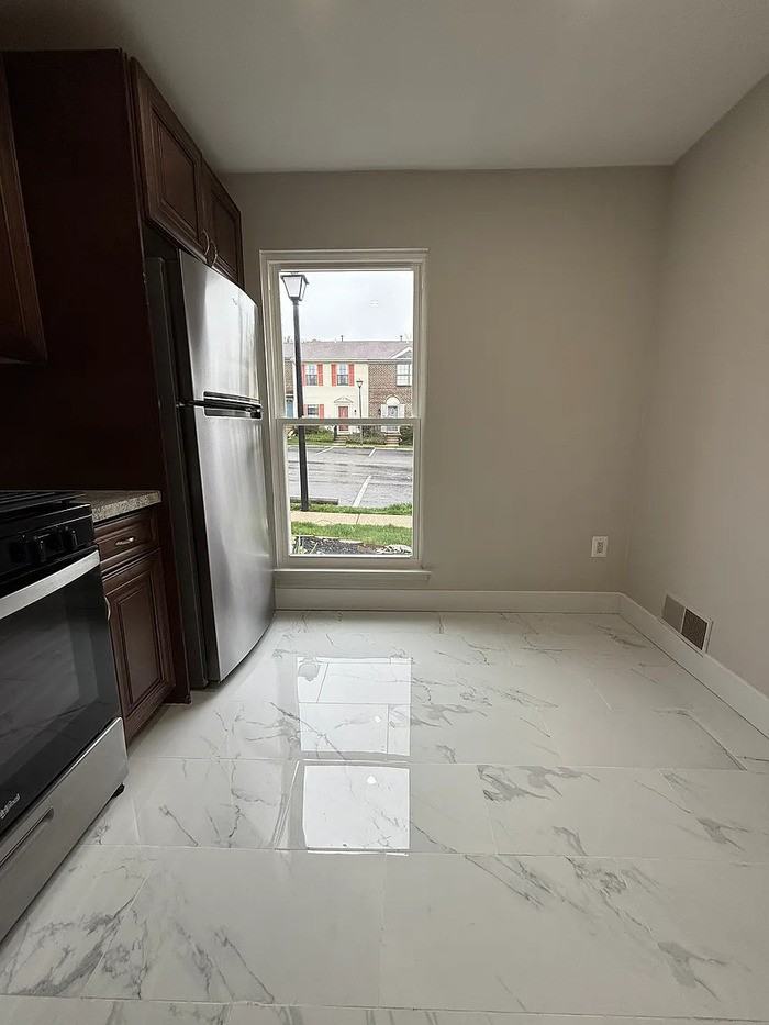 11 Van Buren Pl - Photo 6 of 32