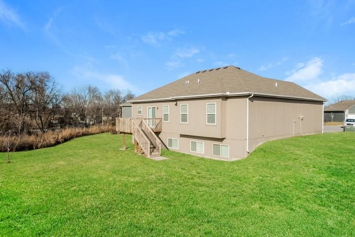 1205 Nw Hilltop Ln - Photo 2 of 16