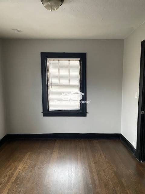 576 S Oxford Ave - Photo 4 of 10