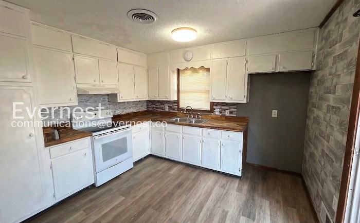 1816 Damon Cir - Photo 2 of 19