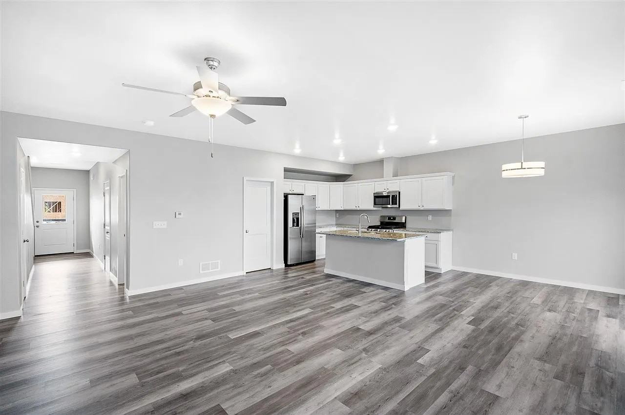 1435 Winterberry Ln #NA - Photo 3 of 19