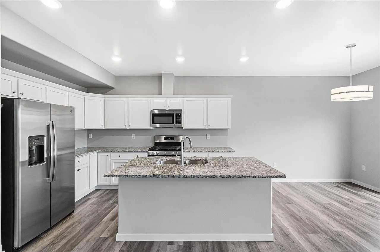 1435 Winterberry Ln #NA - Photo 4 of 19