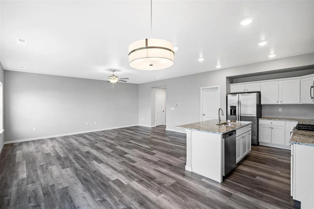 1435 Winterberry Ln #NA - Photo 5 of 19