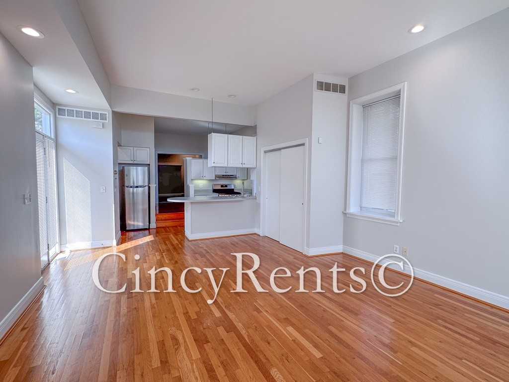 334 Kilgour St #1 - Photo 3 of 21