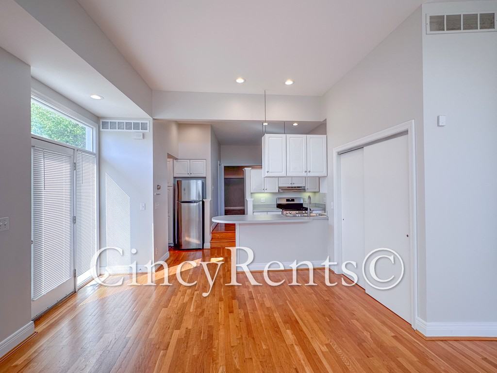 334 Kilgour St #1 - Photo 6 of 21