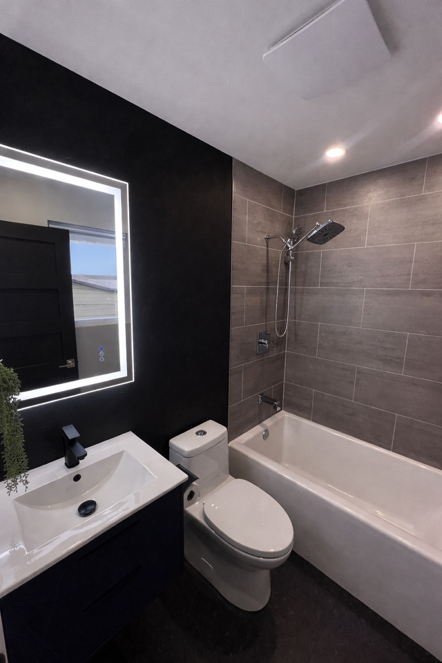 218 W 7th St #218 - Photo 4 of 21