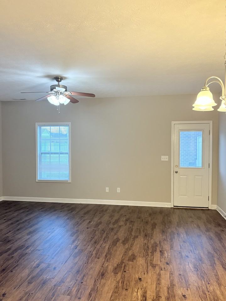 306 Moss Creek Ave #A - Photo 3 of 16