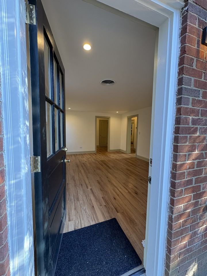 815 Locust Ave #B - Photo 3 of 21