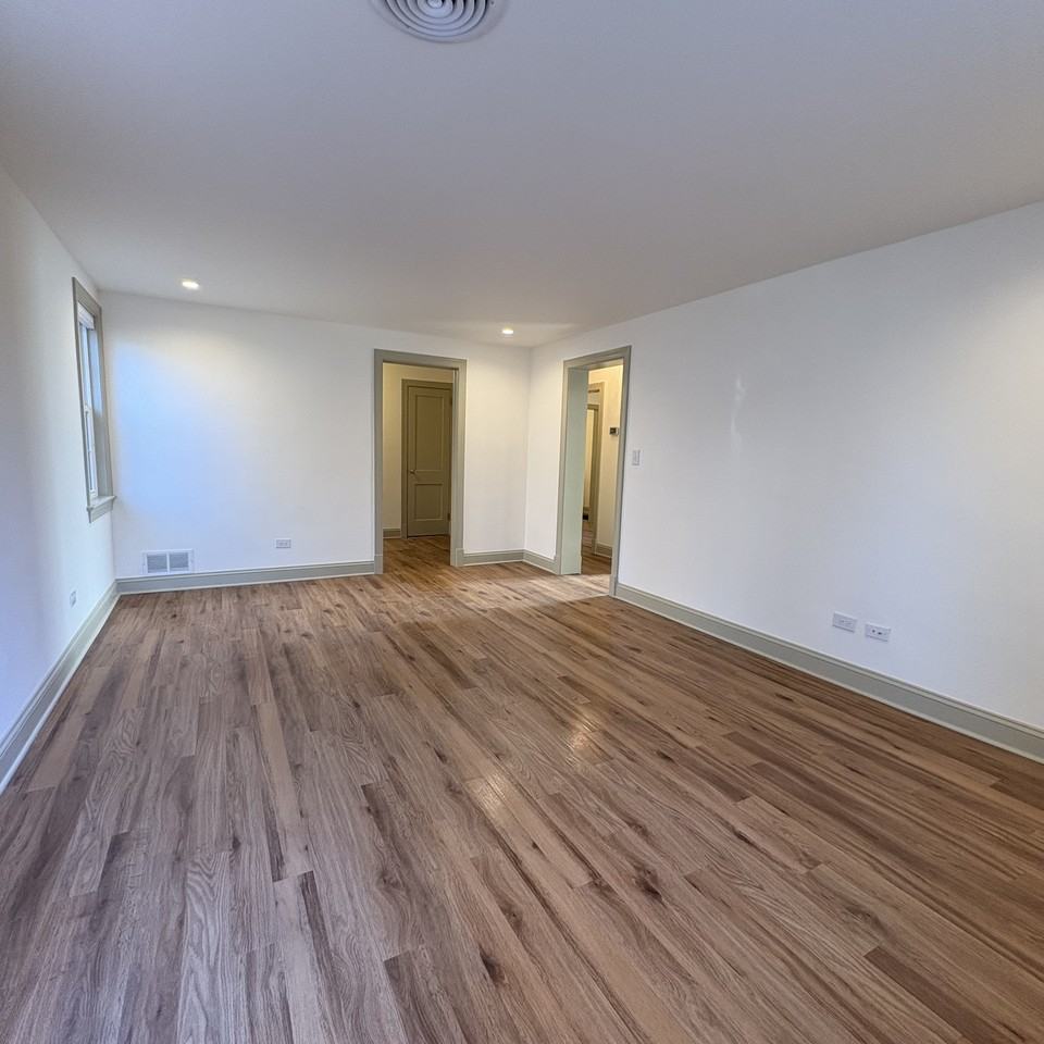 815 Locust Ave #B - Photo 4 of 21