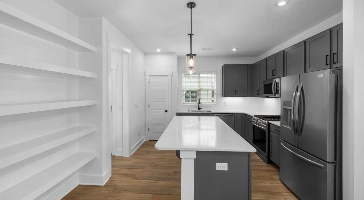 204 S Swain St #NA - Photo 2 of 20