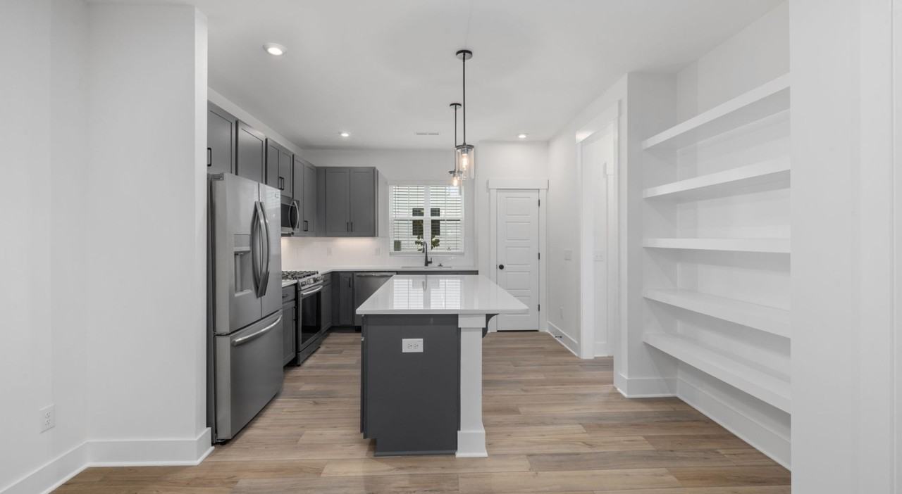 204 S Swain St #NA - Photo 3 of 20
