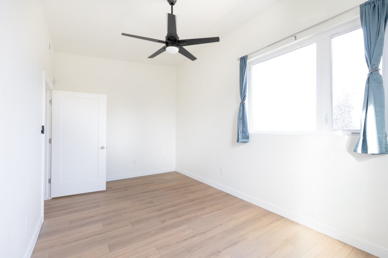 1350 S 300 E #B - Photo 2 of 34