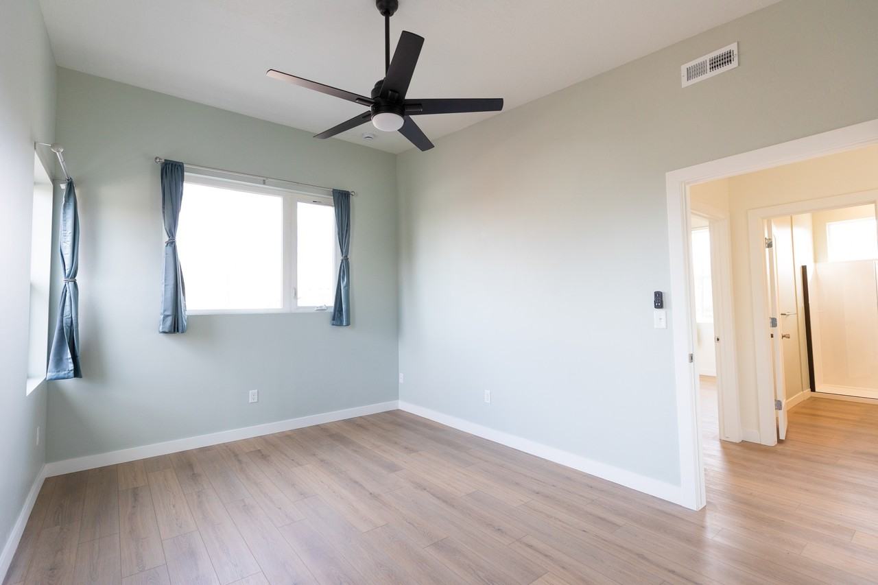 1350 S 300 E #B - Photo 4 of 34